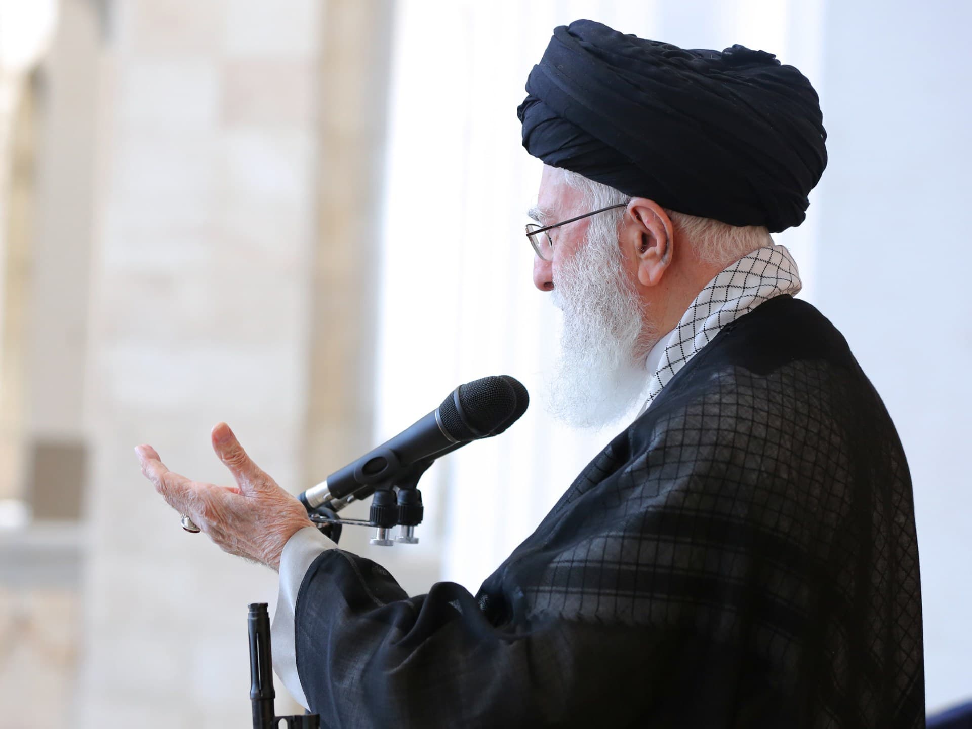 خلافة خامنئي: ستة مرشحين في معركة الشرعية الإيرانية